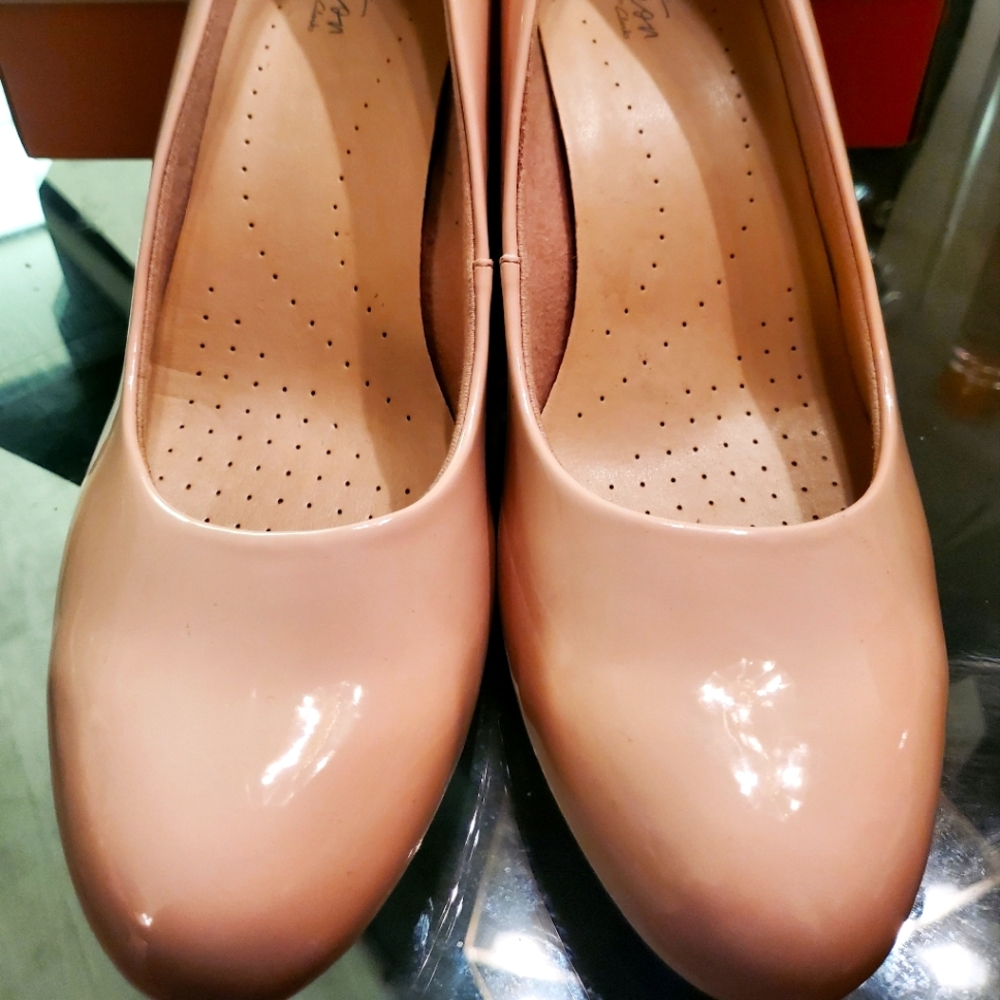 Clarks size 10 pink pumps